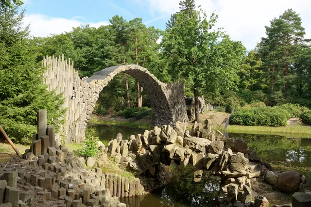 Die Rakotzbrücke im Azaleen- und Rhododendronpark Kromlau